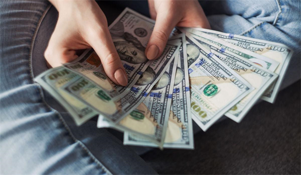 Living Frugally: Reduce Your Living Costs in Five Simple Steps